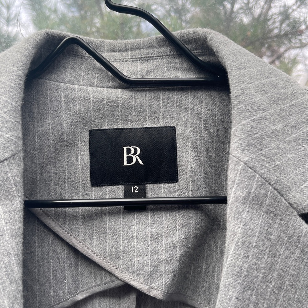 Gray Pin Stripe Women's Flannel Blazer by Banana Republic Size 12 - Picture 2 of 9